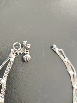 Tobillera plateada con cascabeles