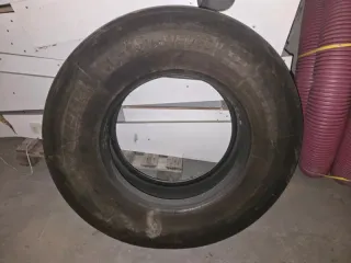 Rueda de camión Michelin en perfecto estado