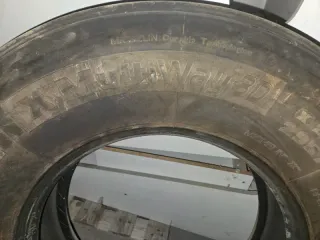 Rueda de camión Michelin en perfecto estado