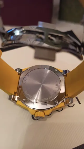 Reloj Gucci Dive Amarillo Nuevo