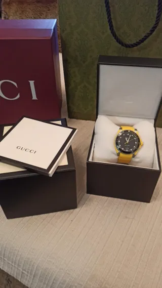 Reloj Gucci Dive Amarillo Nuevo