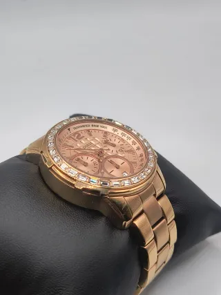 Reloj Guess Dorado con Bisel de Cristales