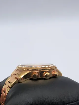 Reloj Guess Dorado con Bisel de Cristales