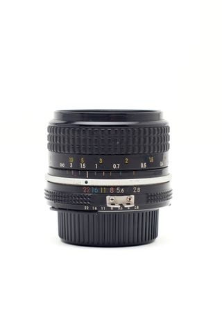 Objetivo Nikkor 24mm f/2.8