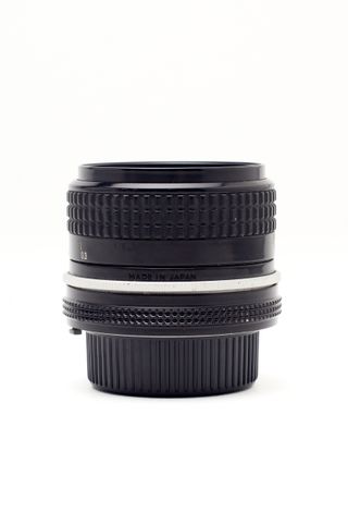 Objetivo Nikkor 24mm f/2.8