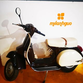 MOTO VESPA IRIS 200. COLOR ABEIGE Y MARRON