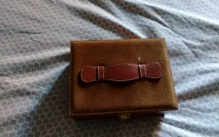 Joyero de piel marrón
