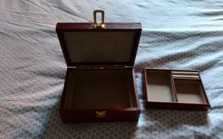 Joyero de piel marrón