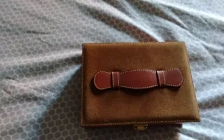 Joyero de piel marrón