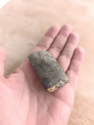 Cabeza hacha neolitica pulida piedra Sega Nin