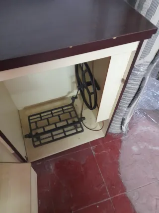 Máquina de coser Alfa antigua de madera