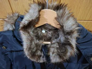 Abrigo acolchado mujer con capucha nuevo