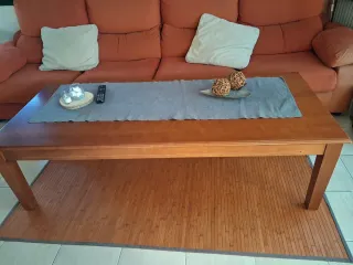 Sofá y mesa de centro