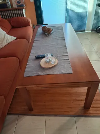 Sofá y mesa de centro