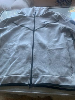 Chaqueta Nike Tech (Maduro)