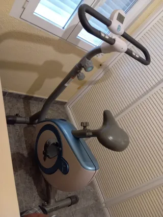 Bicicleta Estática Azul y Gris