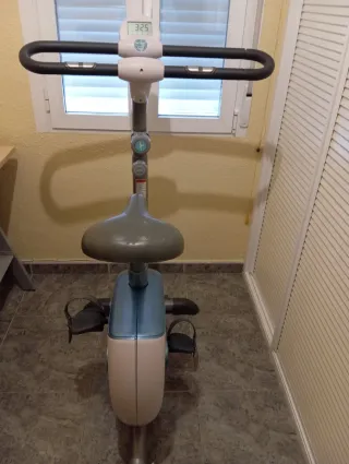 Bicicleta Estática Azul y Gris