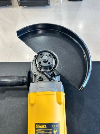 AMOLADORA DEWALT DWE496-QS