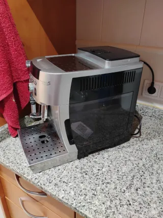 Cafetera Automática DeLonghi Magnifica S