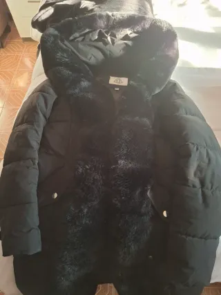 Set Piumino nero S con ecopelliccia e scarponcini