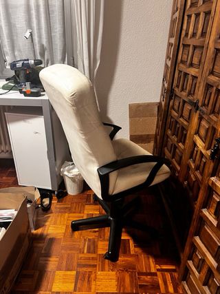 Silla de escritorio con ruedas