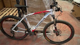 Bicicleta Orbea Blanca y Roja