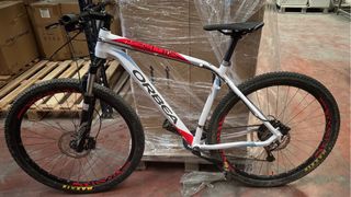 Bicicleta Orbea Blanca y Roja