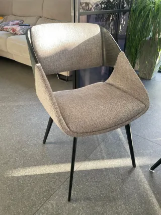 Sillas acolchadas grises