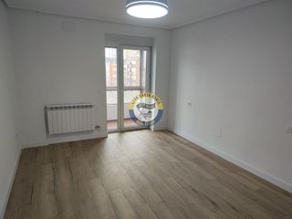 Piso en alquiler en La Chantría - La Lastra en León