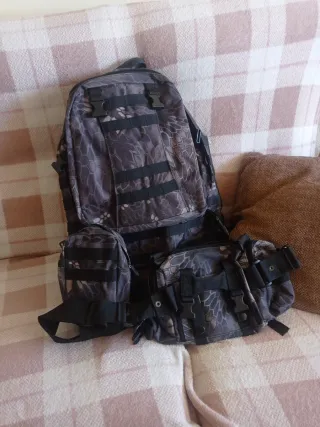 Mochila táctica negra y gris