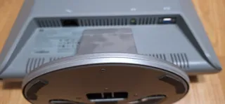 Monitor HP vs17 con altavoces