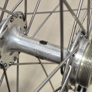 Ruedas Mavic 700” con Campagnolo Record