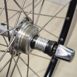 Ruedas Mavic 700” con Campagnolo Record