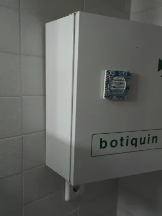 Mobiletto per Farmacia in Metallo Bianco