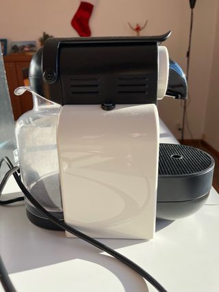 Cafetera Nespresso Essenza DeLonghi