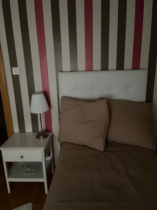 Conjunto habitación: mesita, lámpara, cabecero
