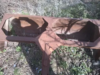 Trailla 2 metros de larga metálico oxidado