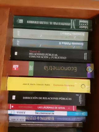 Libros economía y relaciones públicas