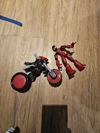 Muñeco Spider-Man con moto