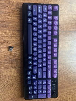 Teclado Inalámbrico Negro y Morado