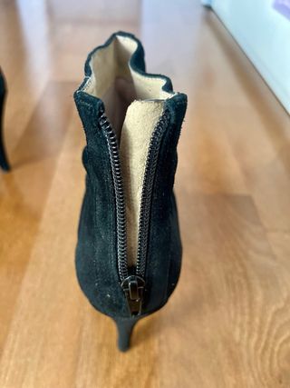 Botines de ante negro con tacón