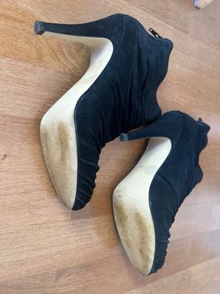 Botines de ante negro con tacón