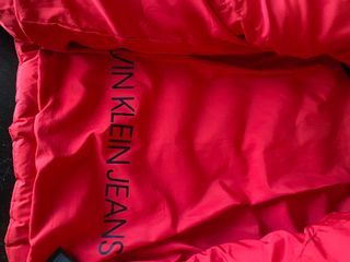 Anorak plumífero Calvin Klein rojo