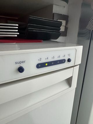 Nevera pequeña Bosch KTR18PW20G