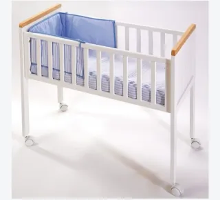 Minicuna madera blanca con ruedas