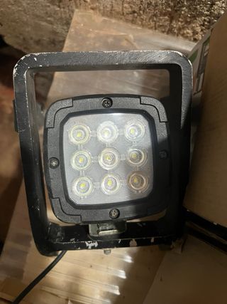 Foco LED con soporte