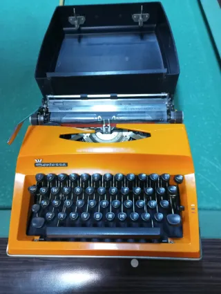 Máquina de escribir Contessa naranja