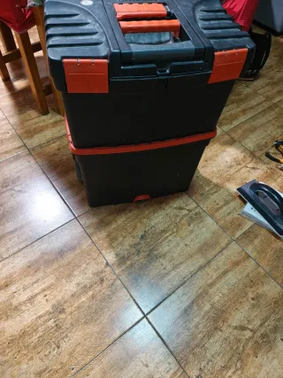 Caja de herramientas con compartimentos