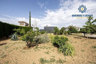 Terreno en venta en Zubia (La)