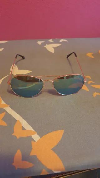 Gafas de sol aviador doradas